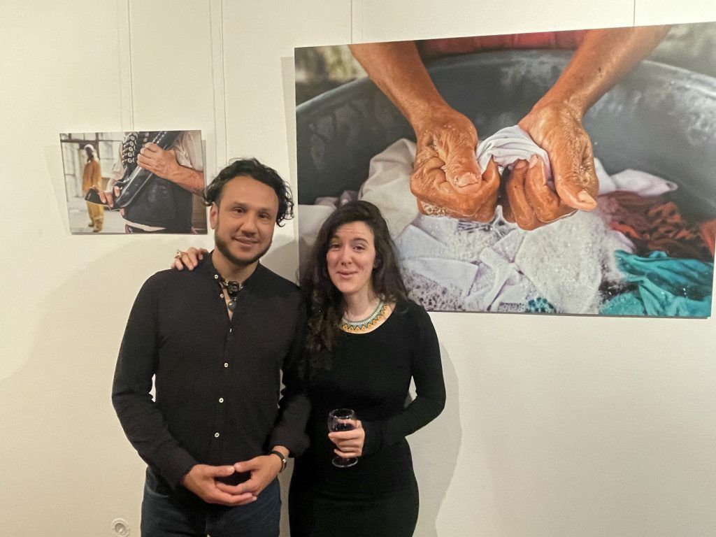 Instituto Cervantes. La bande son diffusée en début de soirée a été réalisée par Manuel Rangel, depuis la Colombie. La mise en scène a été pensée par Rodrigo Molina, depuis Toulouse.